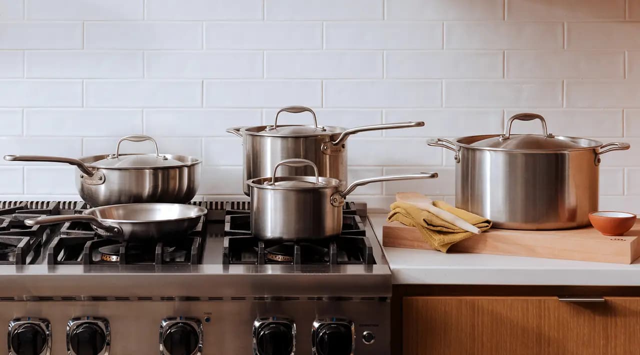 High-Quality Kitchenware Manufacturer with Sleek Product Designs