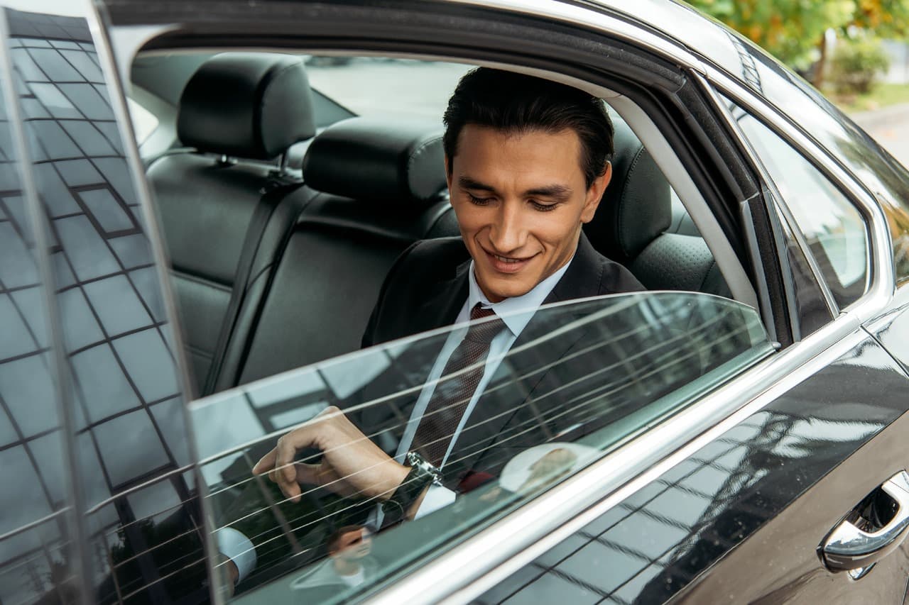 Best LGA Car Service with Reliable Chauffeurs and Timely Airport Pickups
